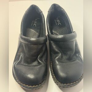 B.O.C Black Leather Clogs Size EU40